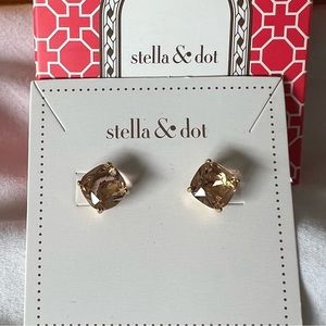Stella & Dot Pink Luxe Studs new in box